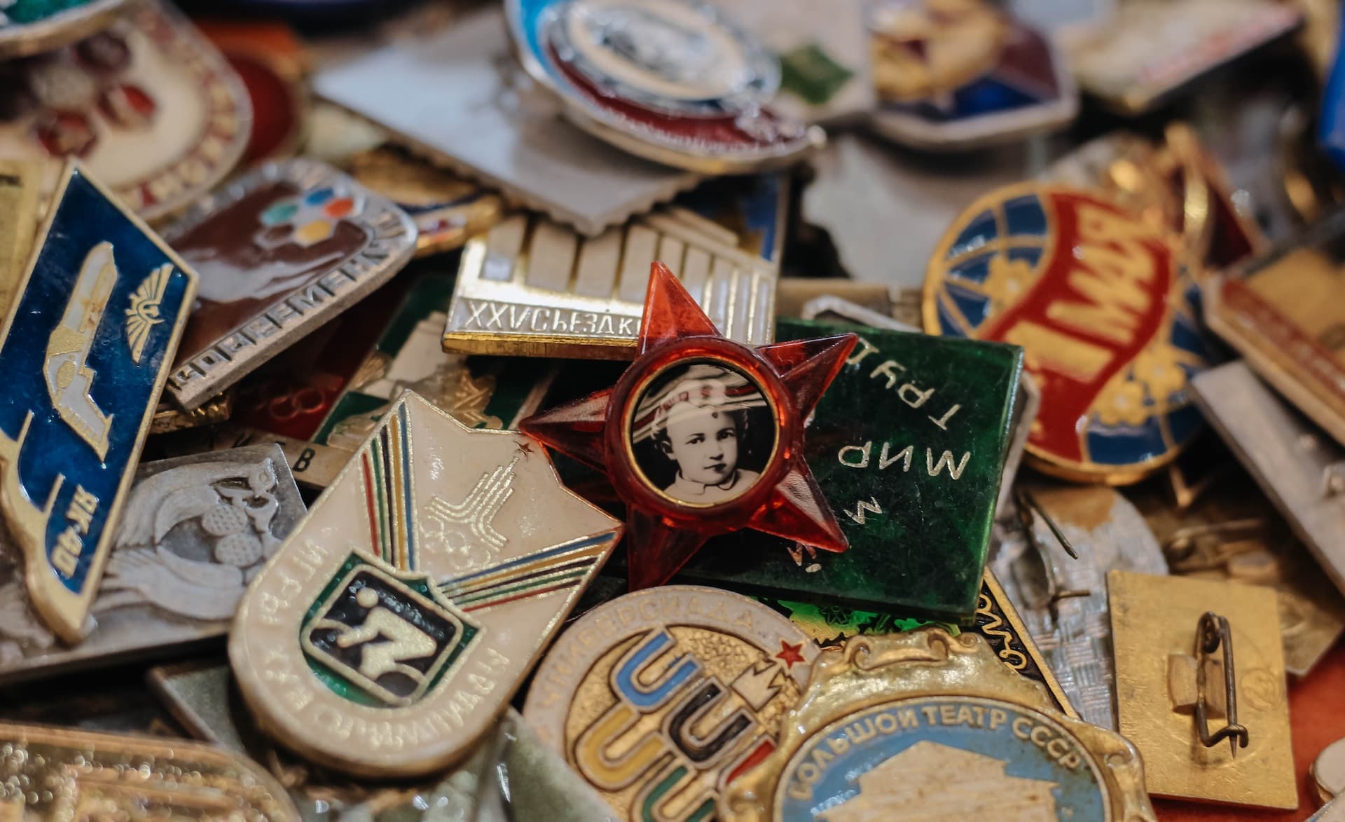 Effective Fundraising with Custom Lapel Pins: Tips to Boost Your Nonprofit Campaigns