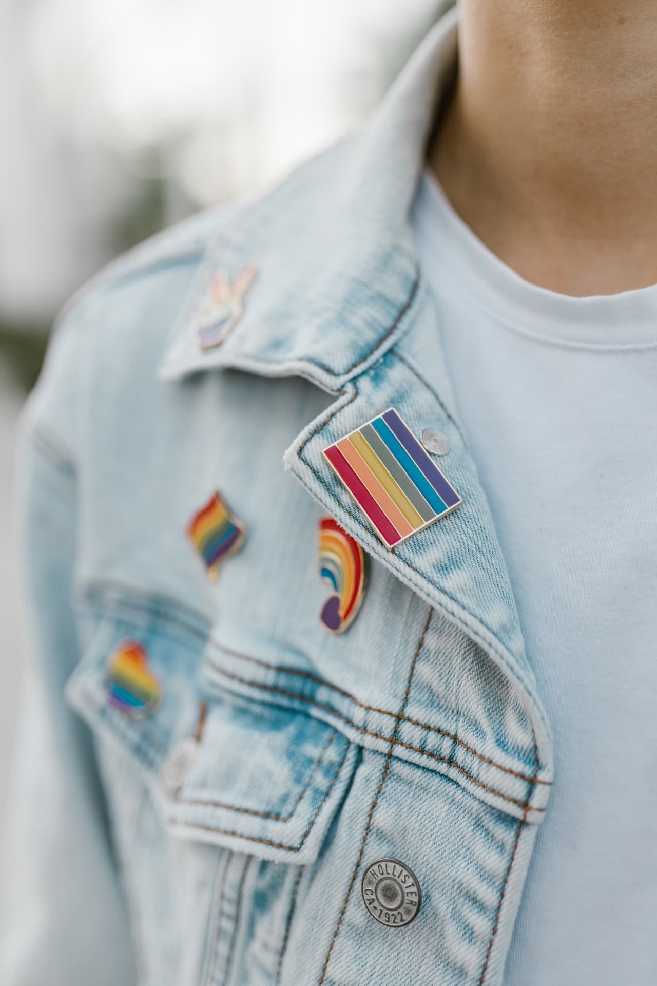 Using Custom Lapel Pins to Elevate Your Brand: Tips and Best Practices
