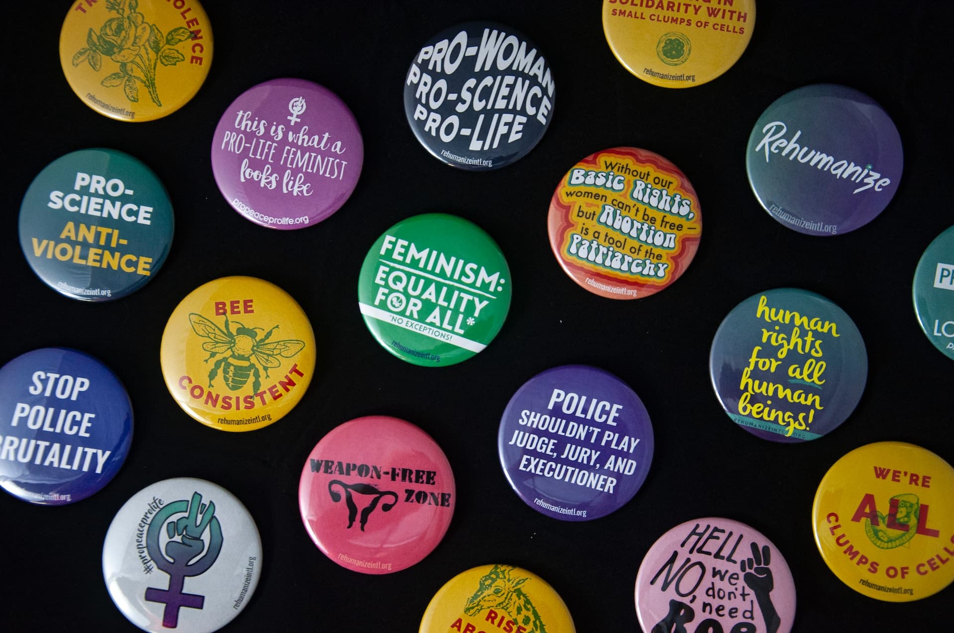 Custom Lapel Pins for Musicians and Bands: Merchandising, Branding, and Fan Engagement
